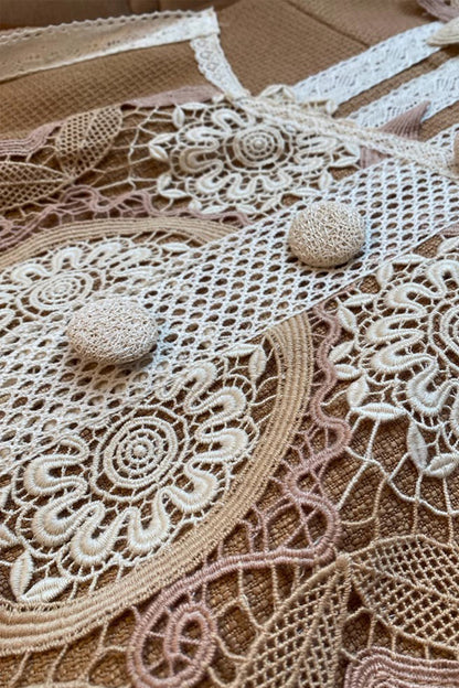 Vestido Silhueta Com Detalhes em Renda em Camadas - Castanho/Bege