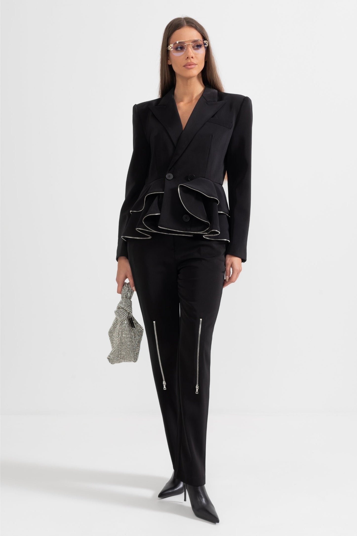 Conjunto Contemporâneo Com Detalhes Em Rendas E Zíperes - Preto