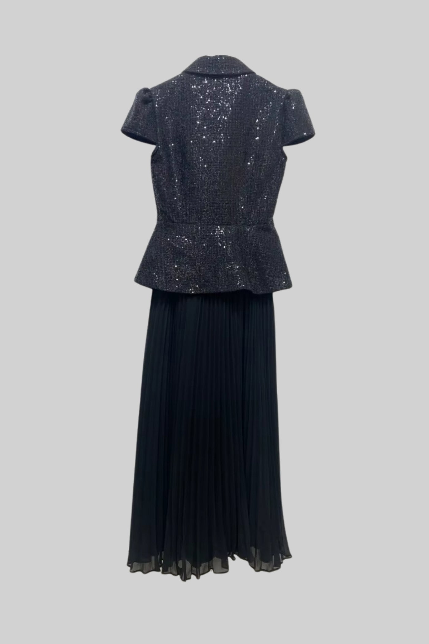 Vestido Elegante Com Top de Lantejoulas e Saia Plissada - Preto