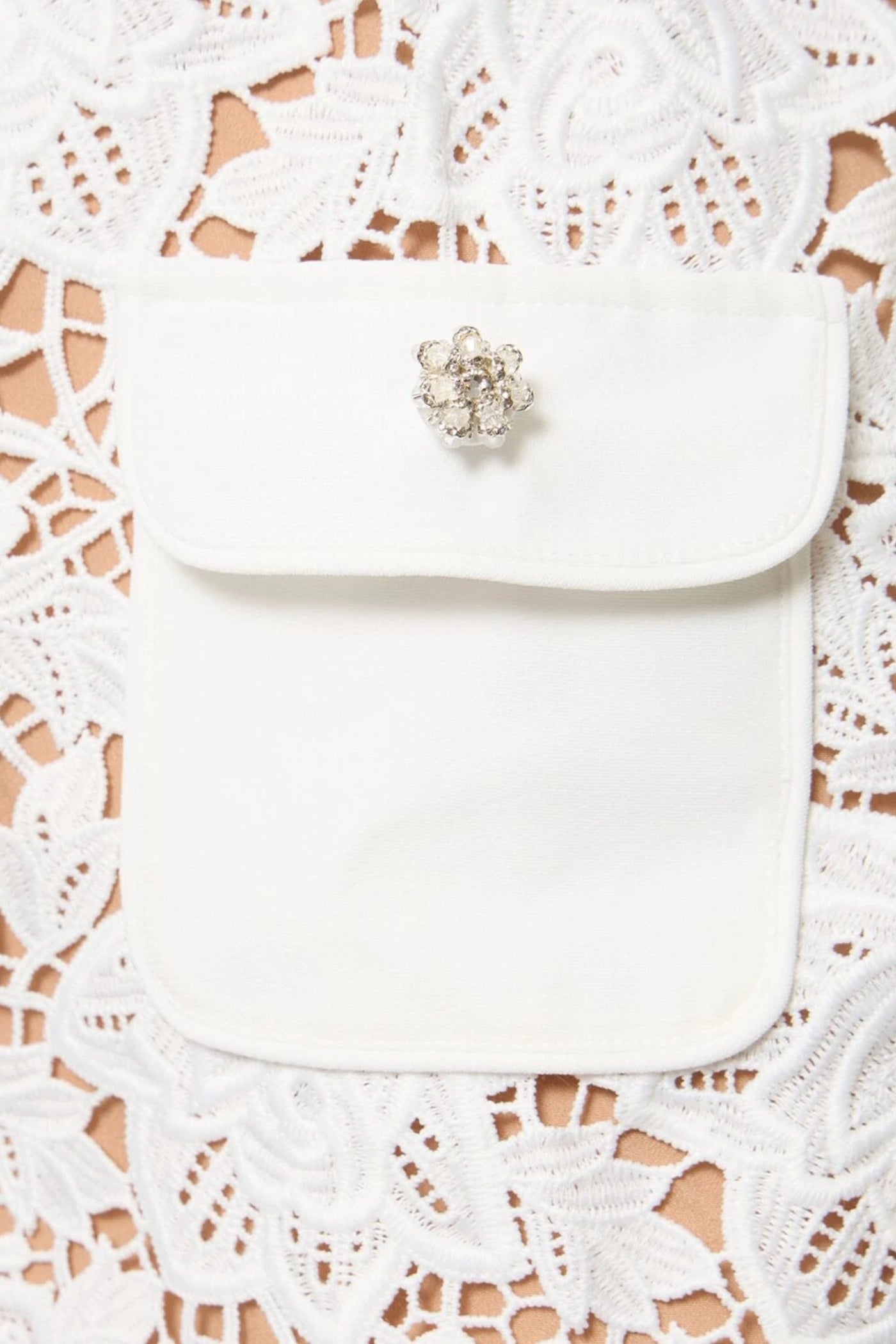 Mariana | Curto Bordado Floral com Cinto Ajustável