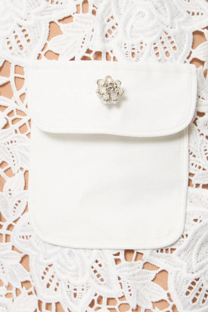 Mariana | Curto Bordado Floral com Cinto Ajustável
