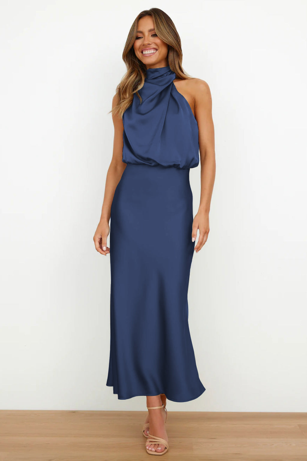 Tatiana | Longo em Cetim com Halter Neck