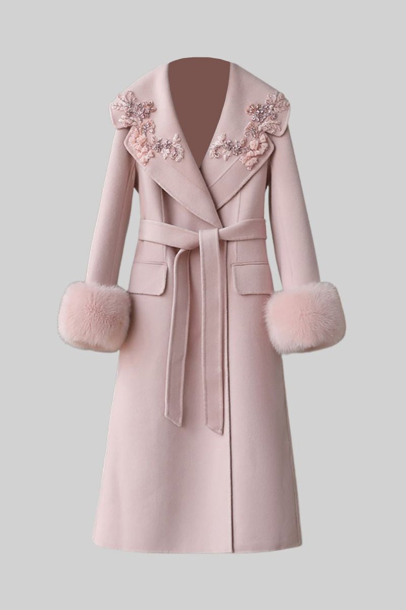 Casaco de Cashmere com Punhos de Pele de Raposa e Detalhes Florais em 3D - Rosa