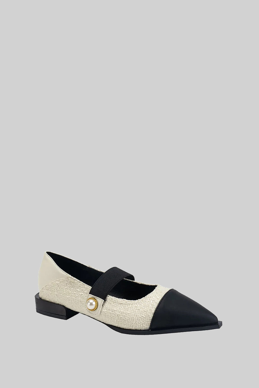 Sapatilha de Bico Fino com Acento de Pérola - Branca