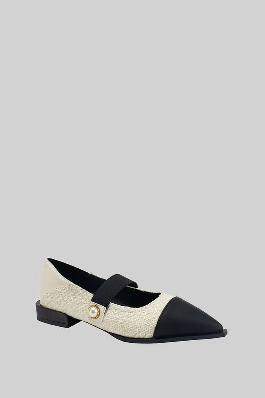 Sapatilha de Bico Fino com Acento de Pérola - Branca