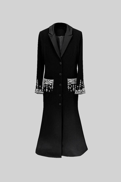 Vestido Longo de Silhueta com Lapelas e Detalhes em Cristal - Preto