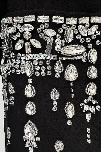 Vestido Longo de Silhueta com Lapelas e Detalhes em Cristal - Preto