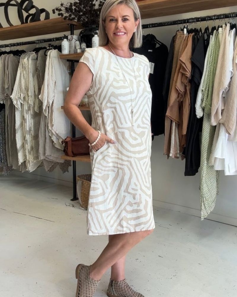 Nelia™| Vestido de verão com gola redonda e linda estampa