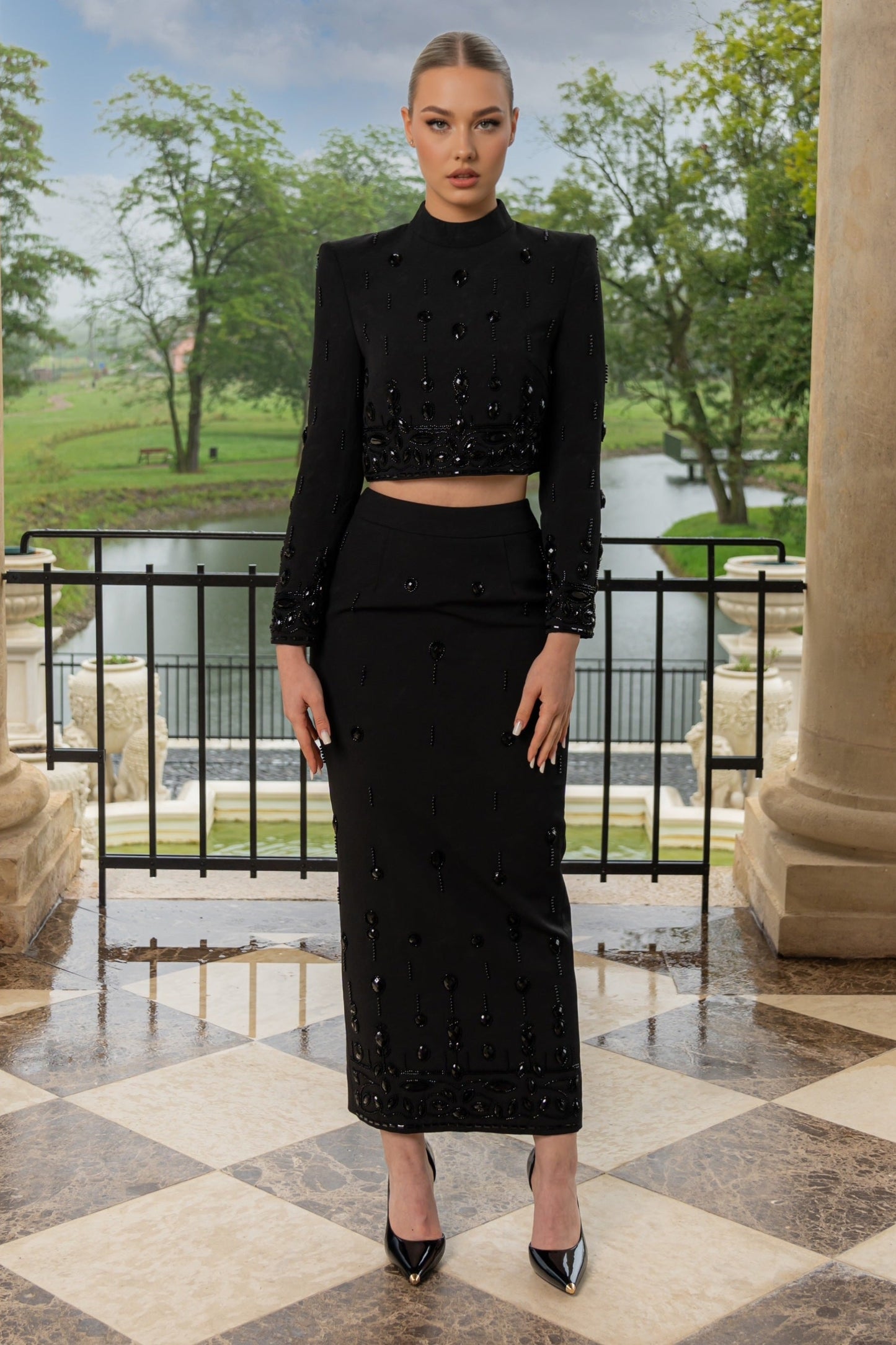 Conjunto com Diamantes e Saia Maxi - Preto