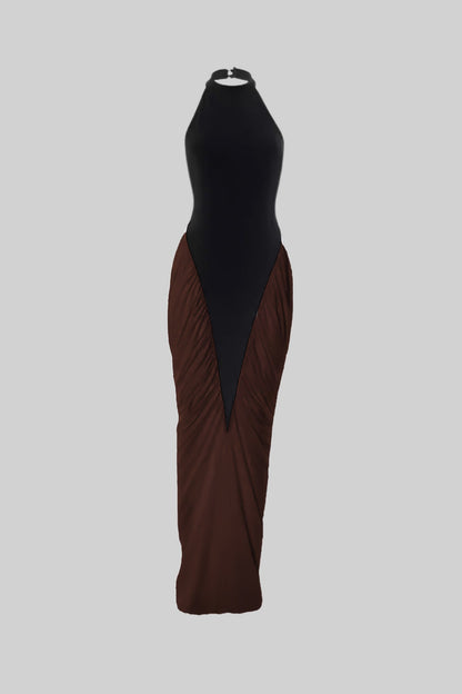 Vestido Maxi Halter com Painéis Pregueados em Contraste - Preto/Castanho
