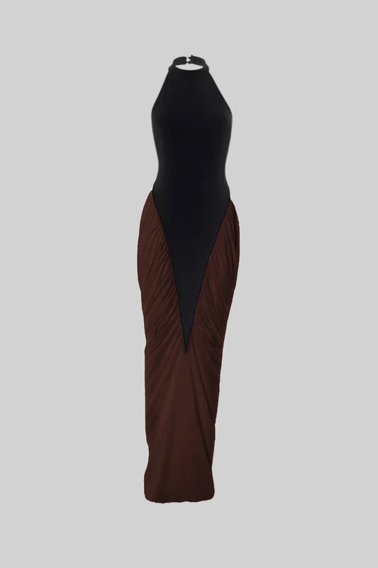 Vestido Maxi Halter com Painéis Pregueados em Contraste - Preto/Castanho