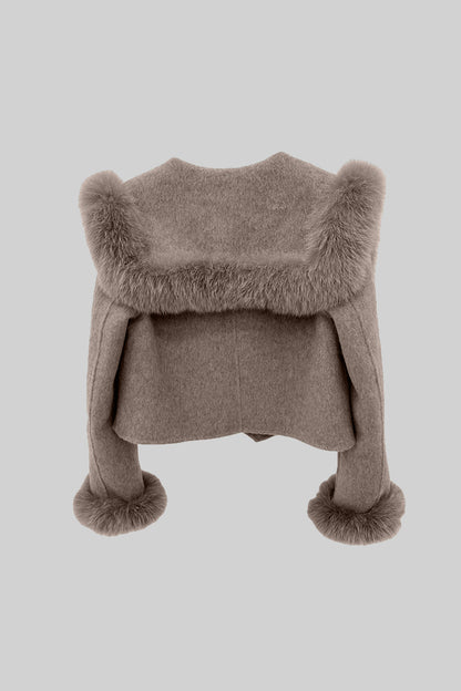 Casaco Cropped de Dupla Abotoadura com Aplicação de Gola de Pelo - Castanho