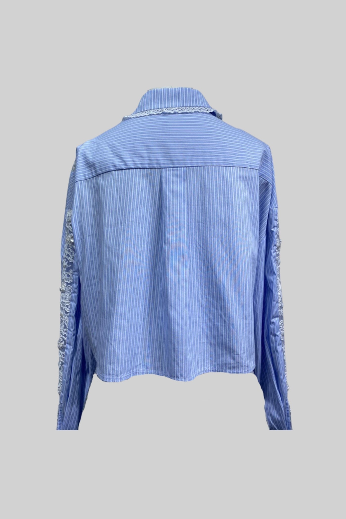Camisa Listrada Cortada com Painéis de Renda - Azul