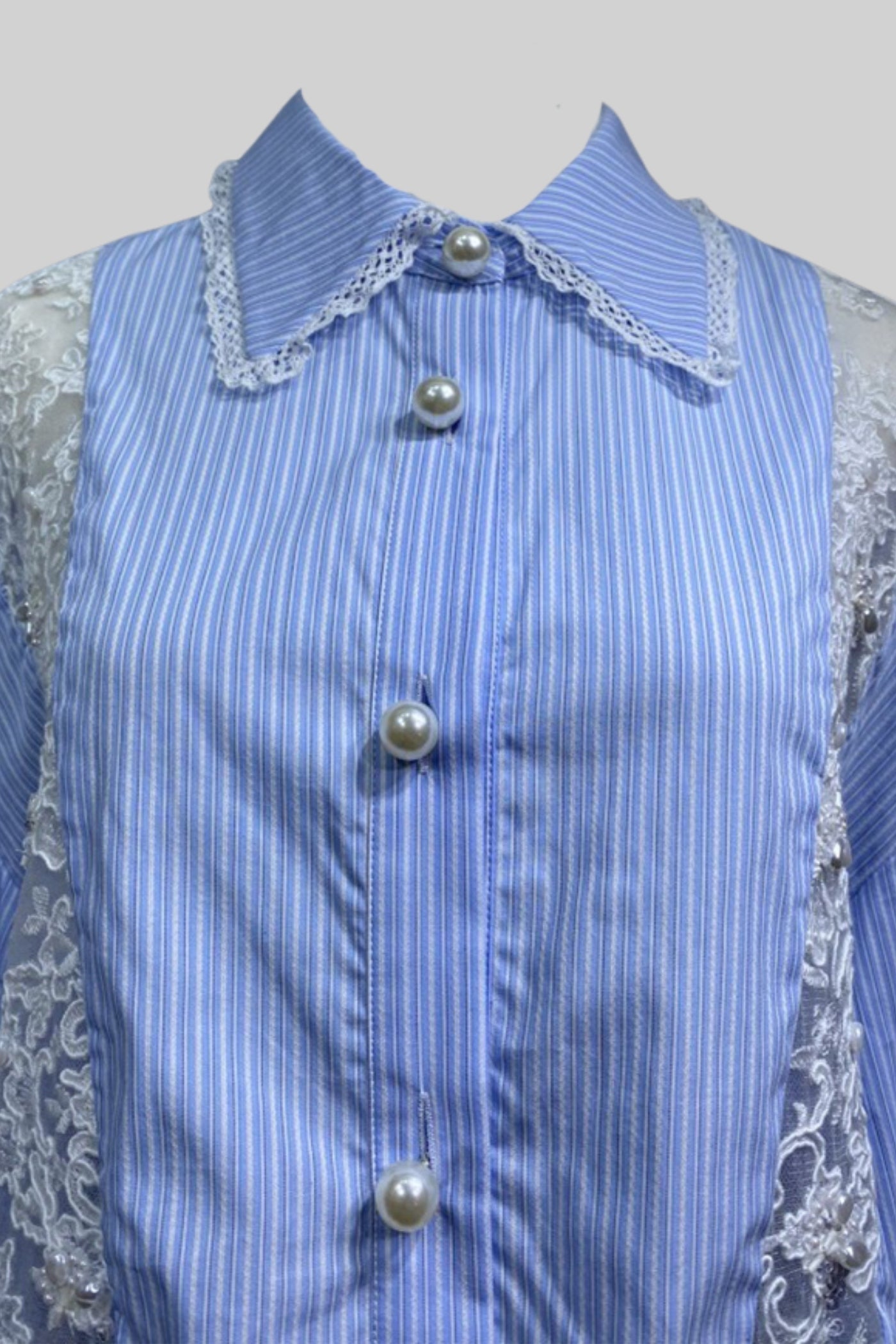 Camisa Listrada Cortada com Painéis de Renda - Azul