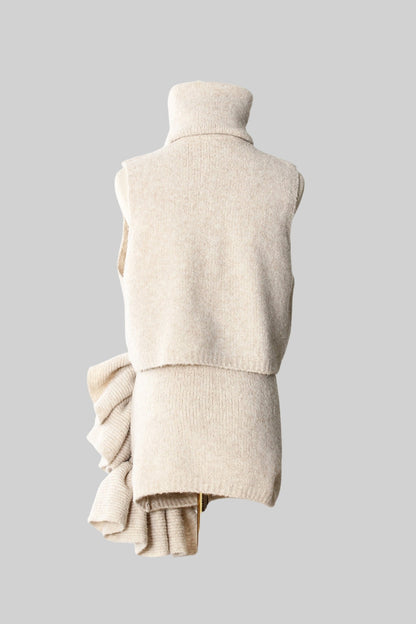 Conjunto Tricotado de Três Peças com Detalhes Esculturais em Renda - Bege