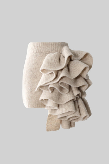 Conjunto Tricotado de Três Peças com Detalhes Esculturais em Renda - Bege