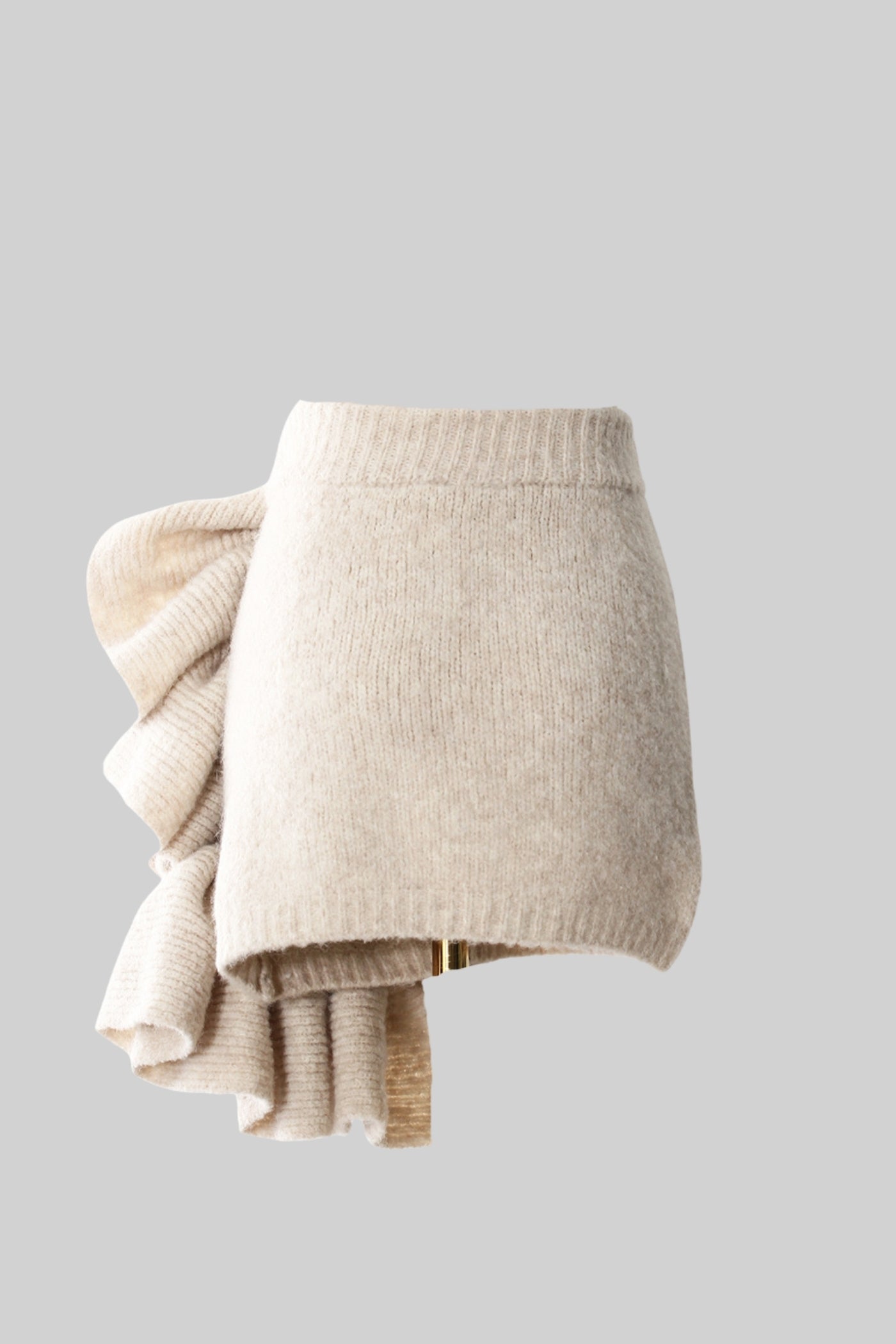 Conjunto Tricotado de Três Peças com Detalhes Esculturais em Renda - Bege