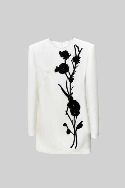 Vestido Mini de Manga Longa com Bordado Floral Contrastante - Branco