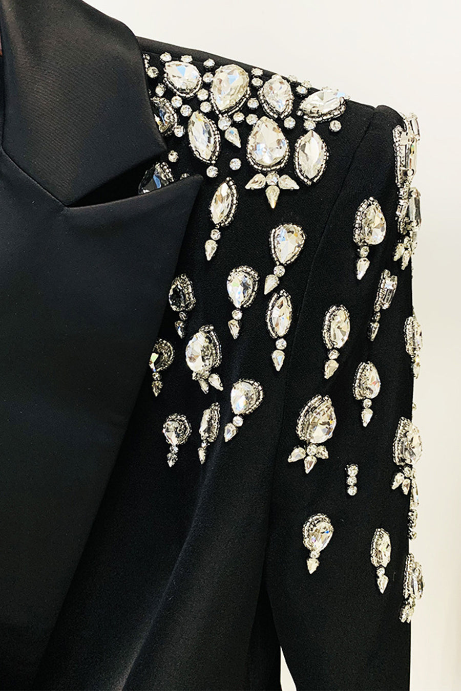 Blazer Elegante Com Ombros Decorados com Diamantes - Preto