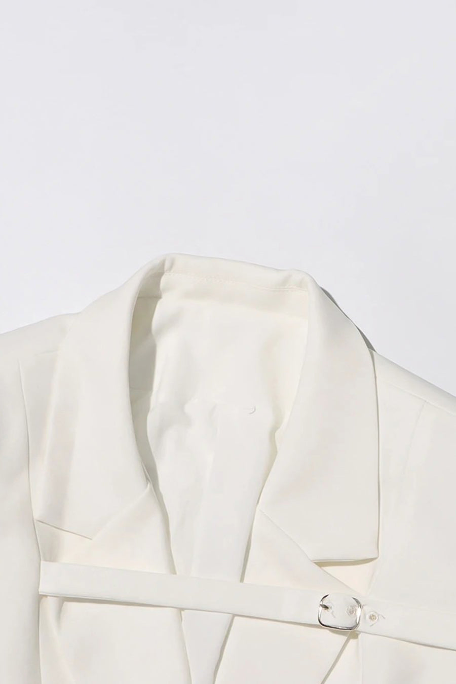 Blazer Ajustado Com Faixa Cruzada no Peito - Branco
