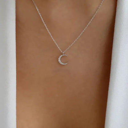Colar com pendente em forma de lua