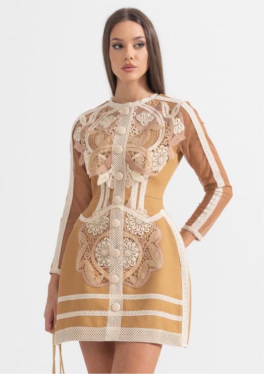 Vestido Silhueta Com Detalhes em Renda em Camadas - Castanho/Bege