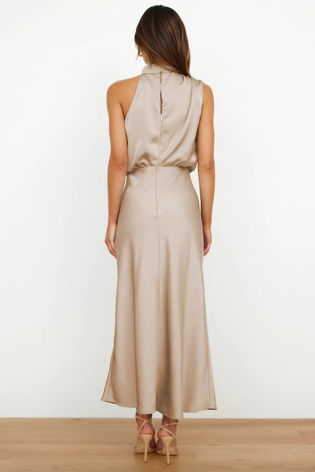 Tatiana | Longo em Cetim com Halter Neck