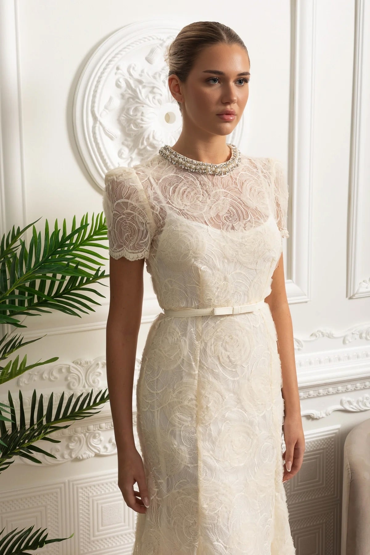 Vestido Midi de Renda com Mangas Curtas e Cinto Delicado - Ivoire