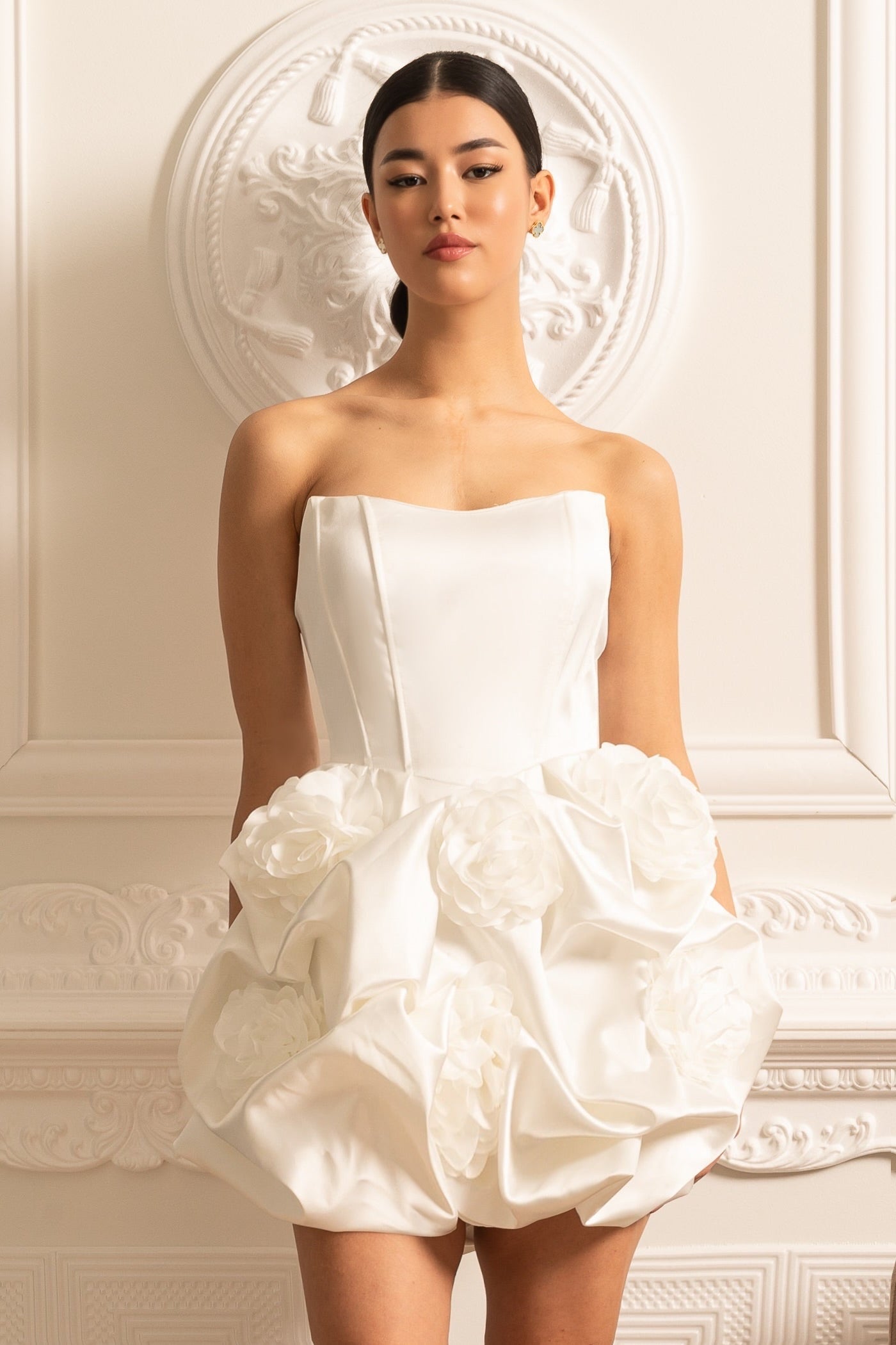 Vestido Mini de Cetim com Saia Mini Floral de Tecido Pregueado - Branco