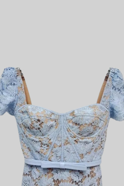 Vestido de Renda de Manga Curta com Cintura Delicada em Azul