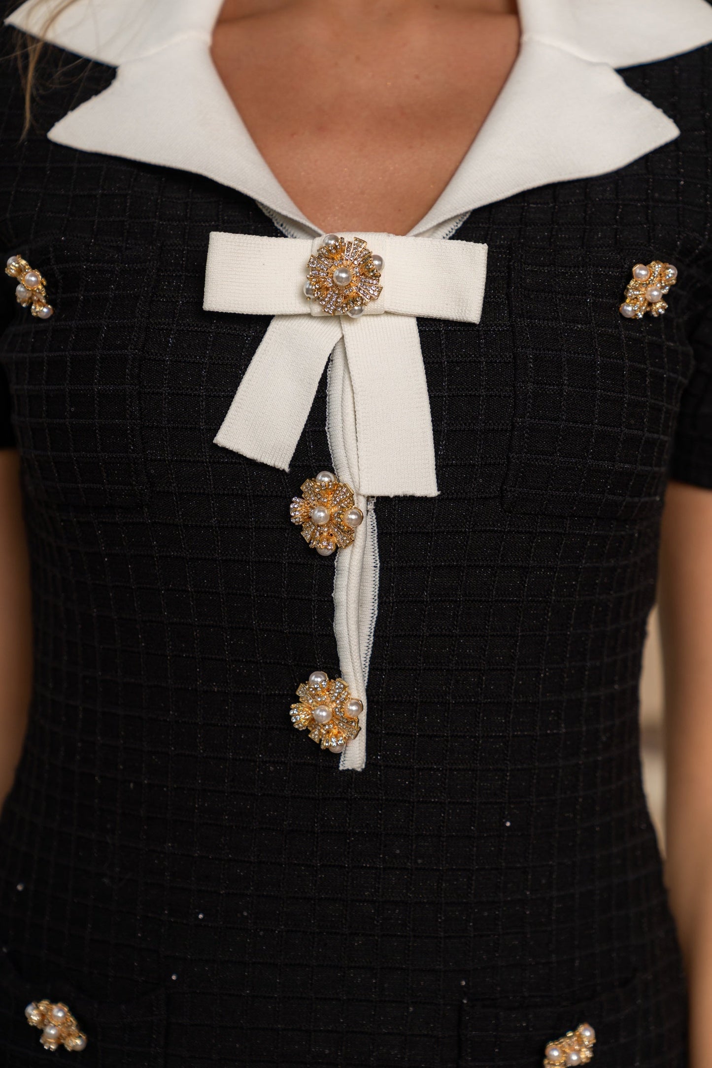 Vestido Mini de Manga Curta com Aplicações - Preto