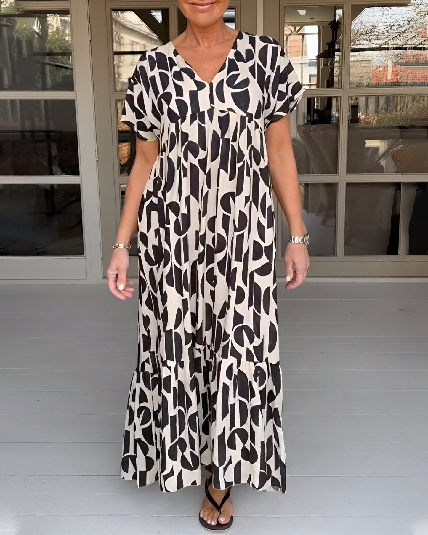 Felicia™ | Vestido arejado com decote em V