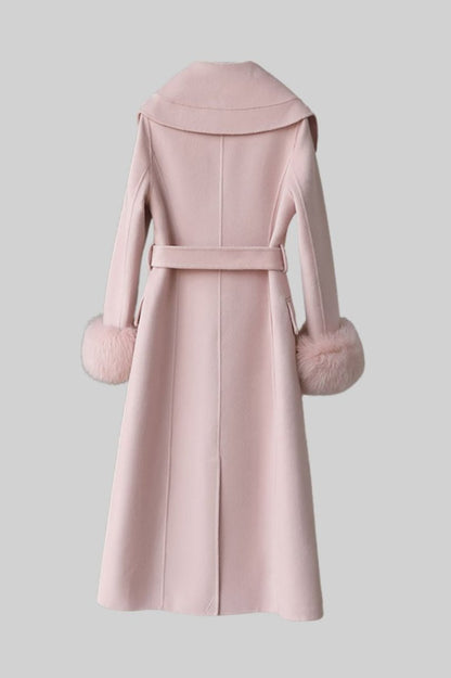 Casaco de Cashmere com Punhos de Pele de Raposa e Detalhes Florais em 3D - Rosa
