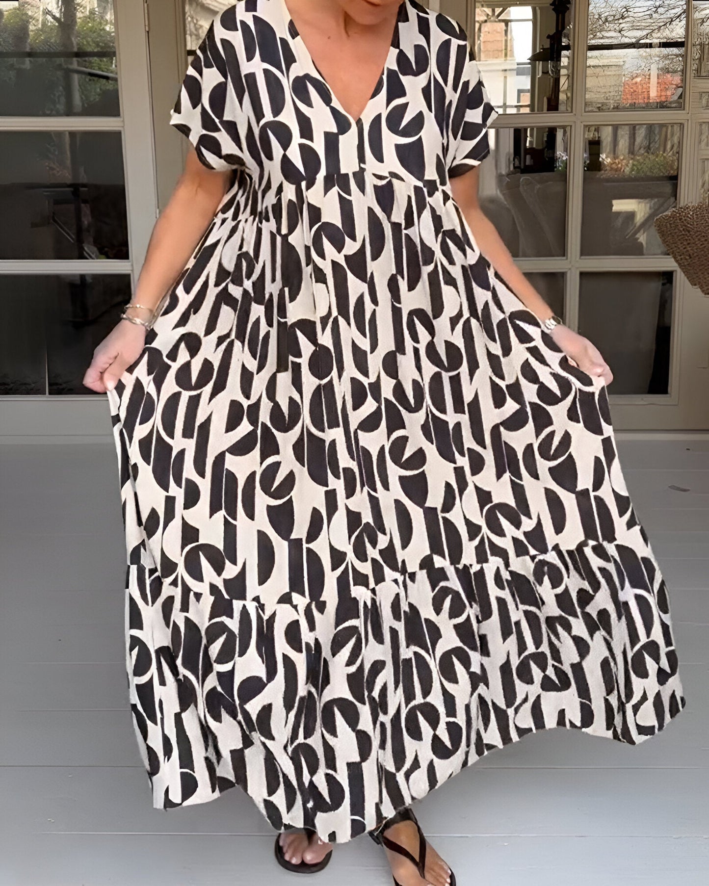 Felicia™ | Vestido arejado com decote em V