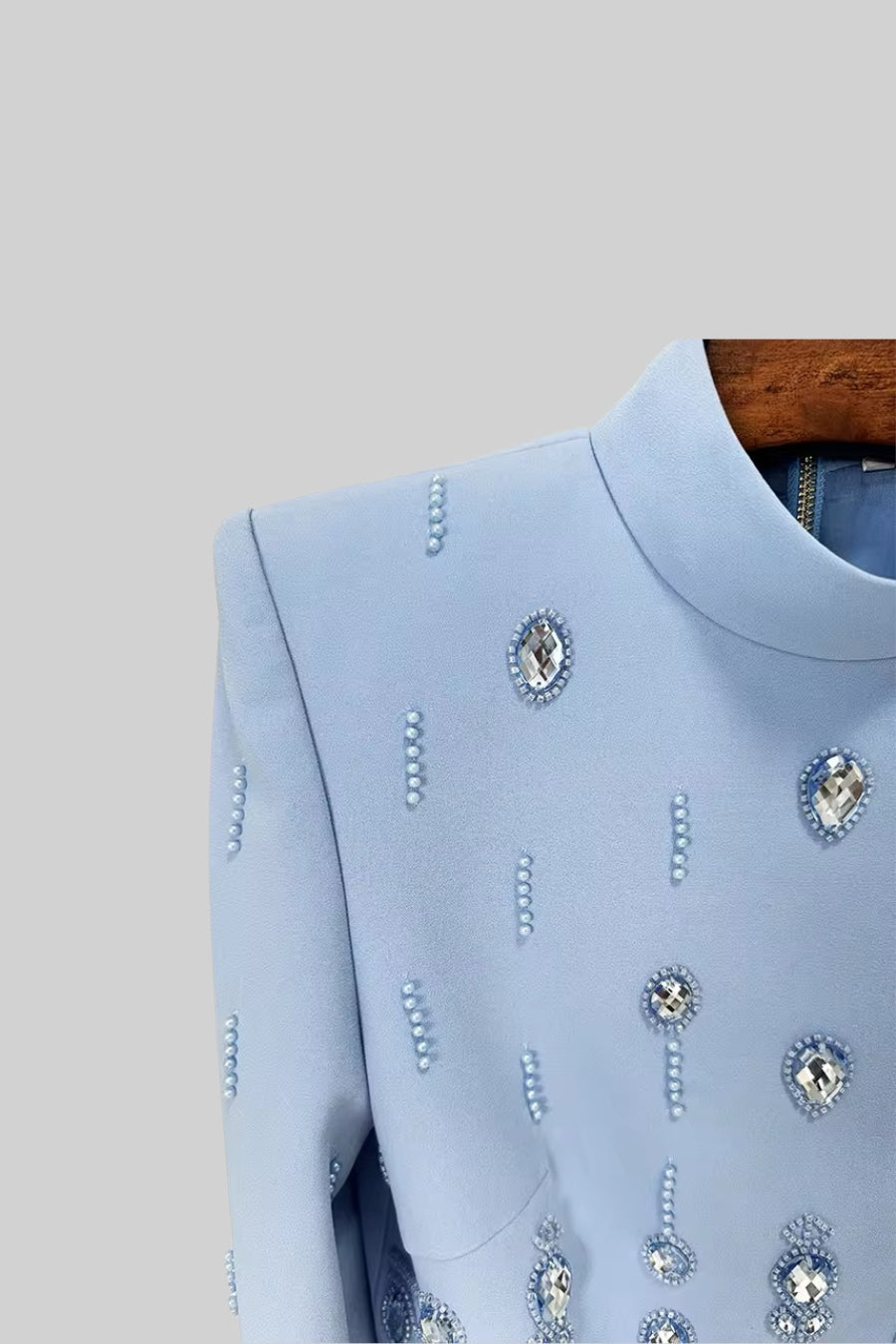 Conjunto com Aplicações de Diamantes e Mini Saia - Azul Bebé