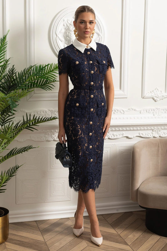 Vestido Midi de Renda Floral com Colarinho Estruturado e Cintura Cintada - Azul Marinho