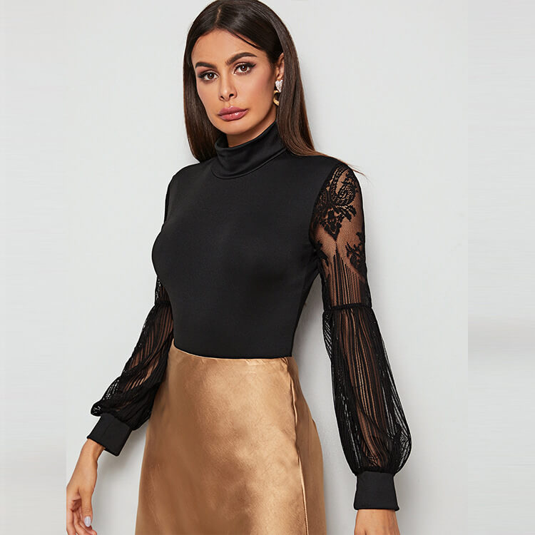 Body Preto com Gola Alta e Mangas de Renda Transparente