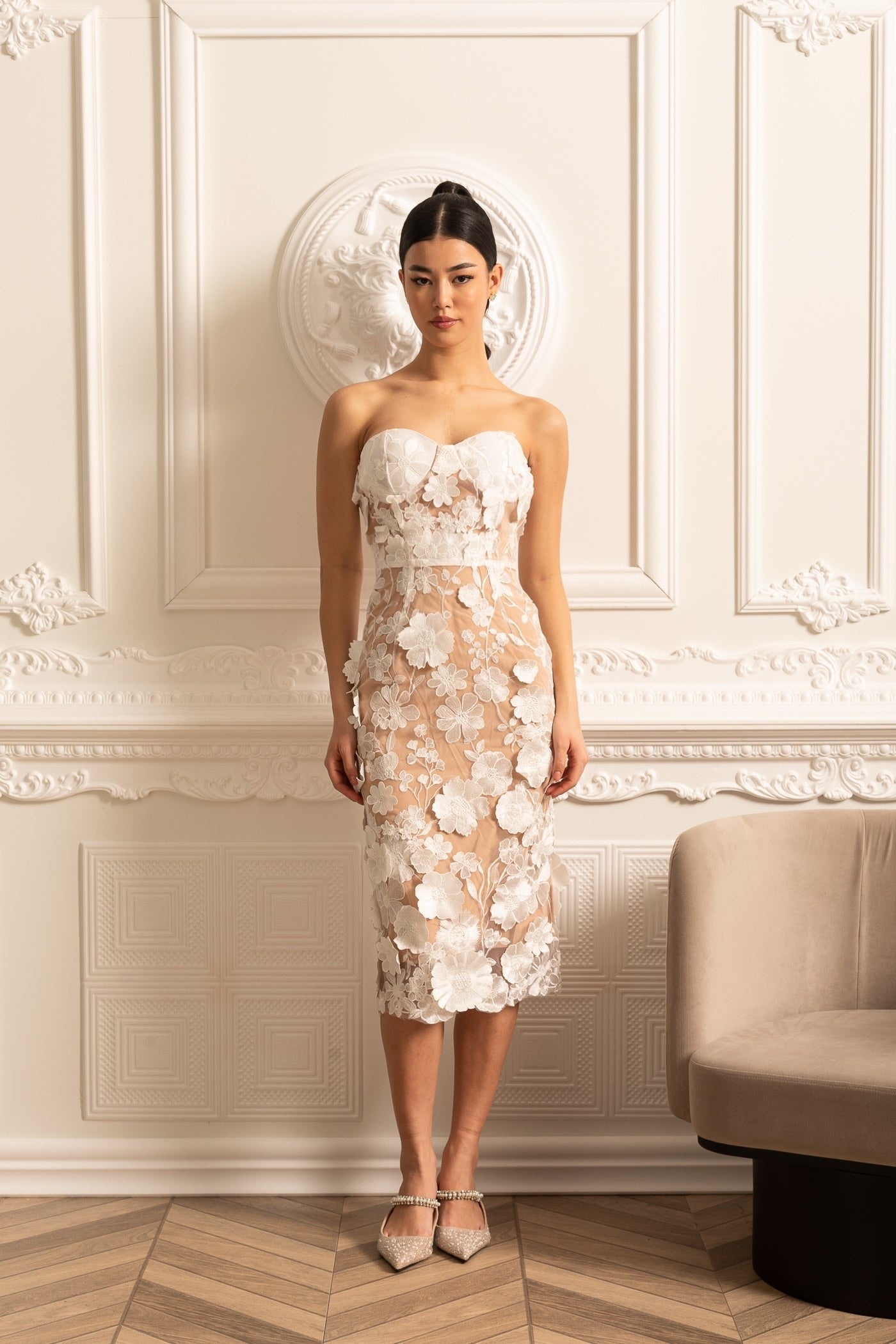 Vestido Transparente Bordado Com Padrão Floral Intricado - Branco