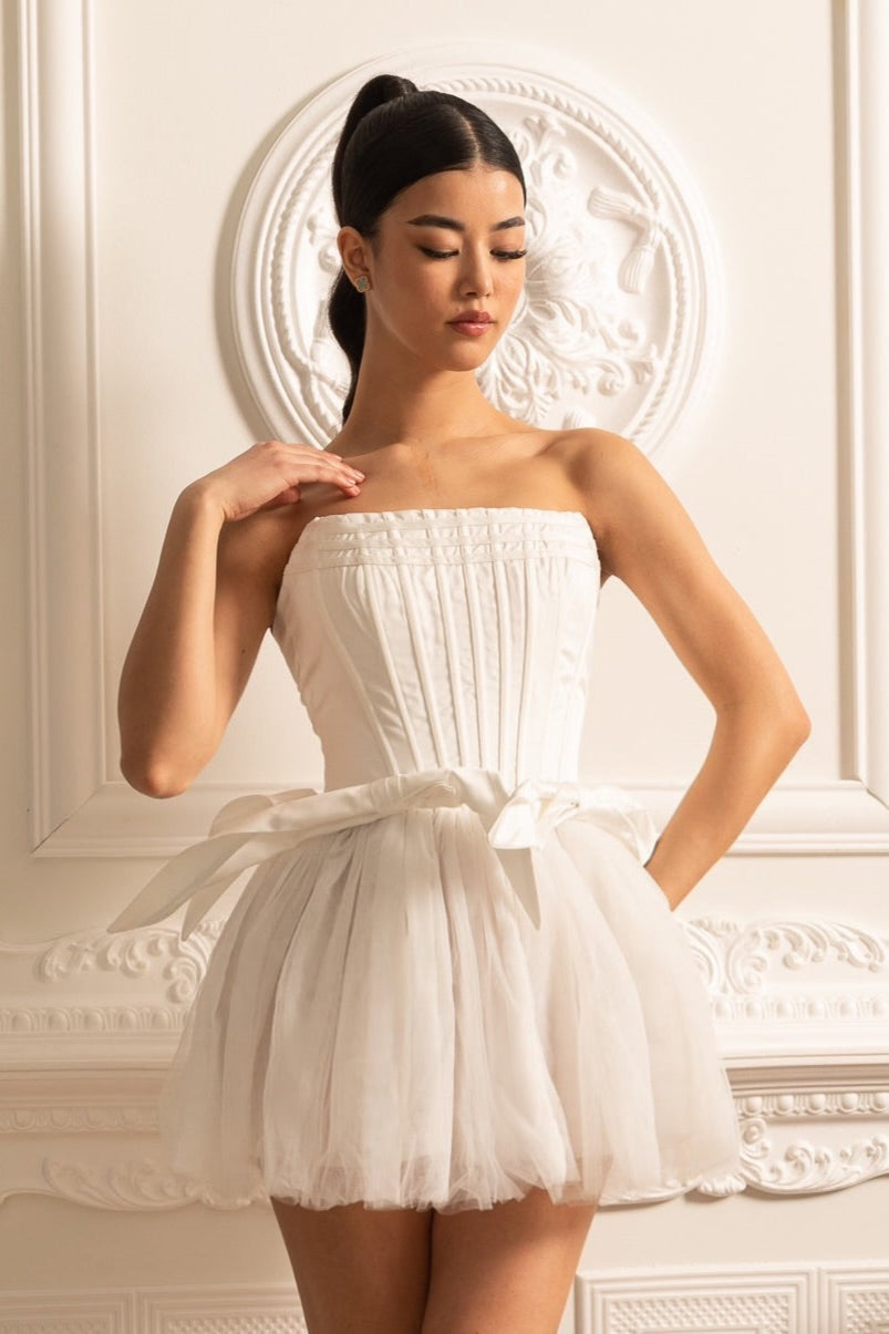 Vestido de Corpete com Saia Mini de Tule e Laços na Cintura - Branco