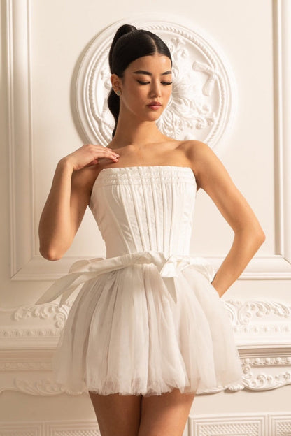 Vestido de Corpete com Saia Mini de Tule e Laços na Cintura - Branco