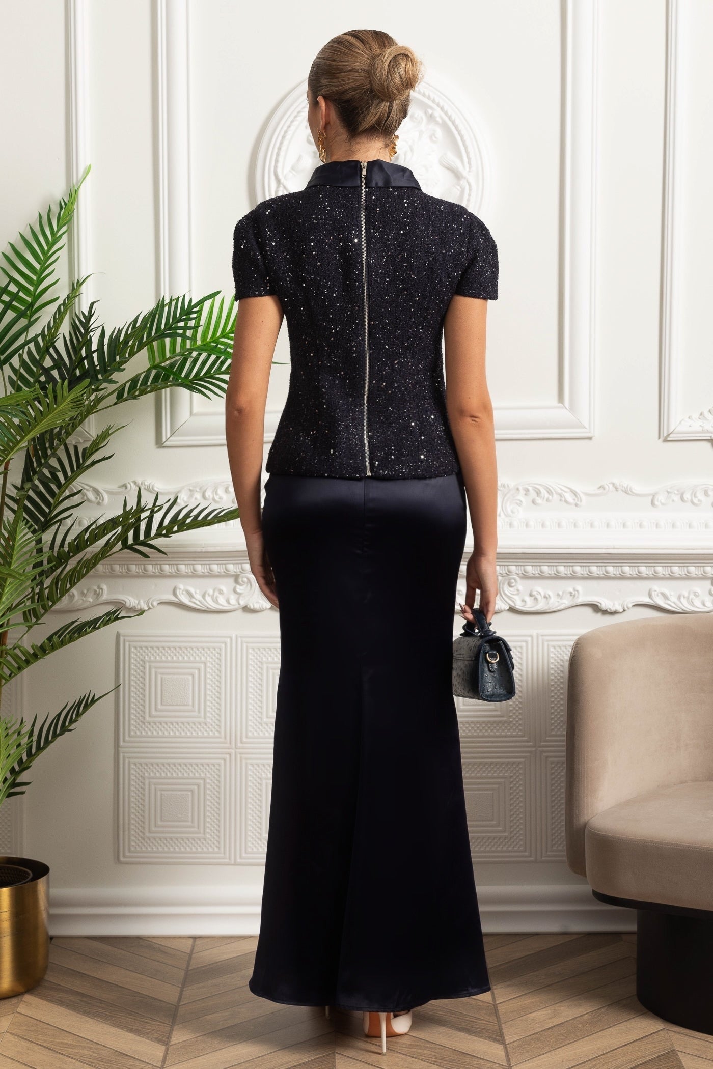 Conjunto Co-Ord com Top Embelizado em Tweed e Saia Maxi em Cetim - Azul Marinho