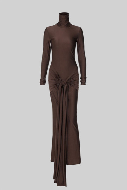 Vestido Longo com Gola Alta Drapada - Castanho