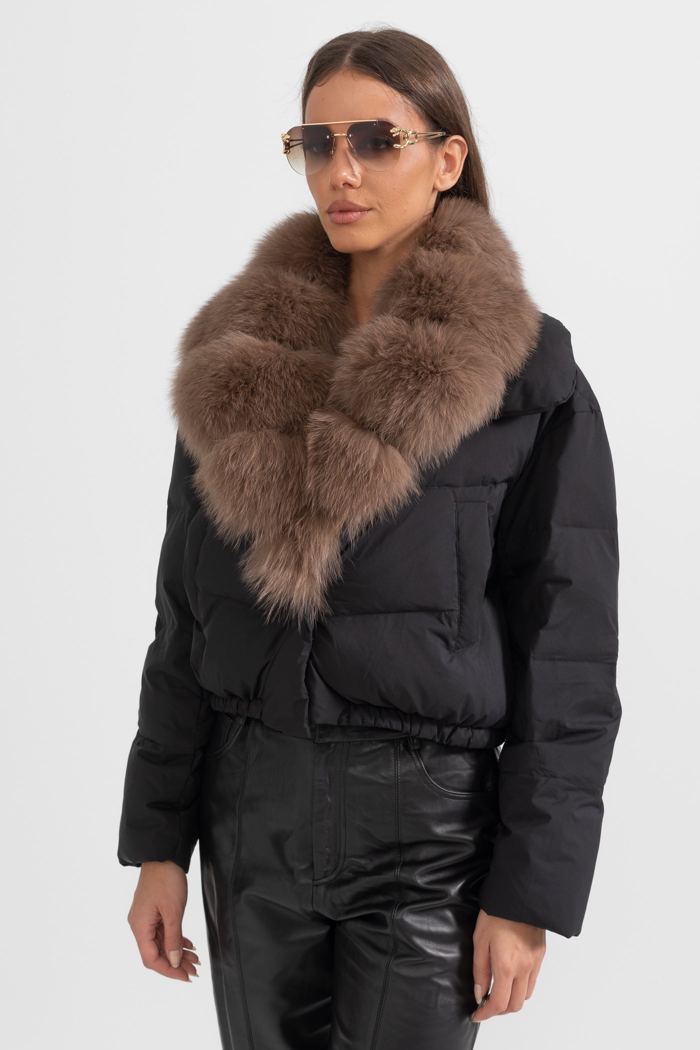 Casaco Puffer Com Capuz Forrado de Pele de Raposa Castanha - Preto