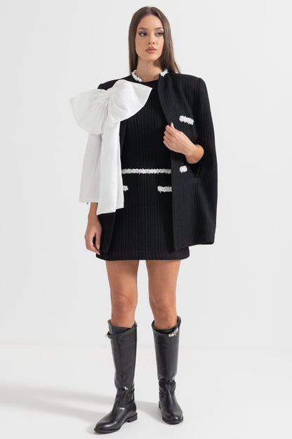 Sobretudo Texturizado Elegante com Detalhe de Laço Branco - Preto