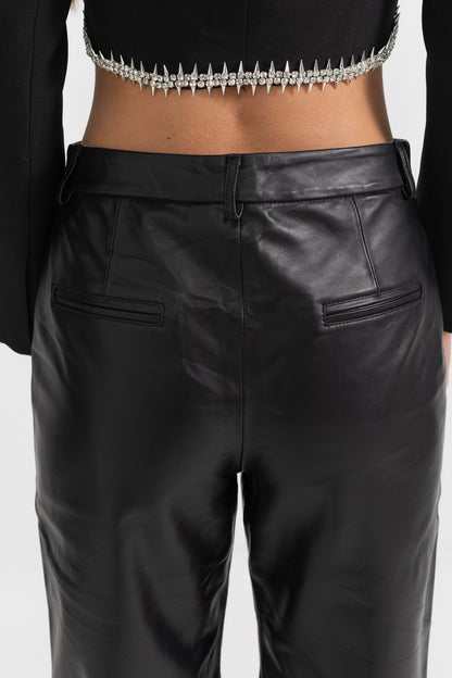 Calças de Couro Retas com Costura Decorativa - Preto