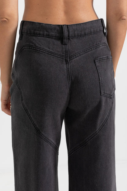 Jeans de Cintura Alta com Cortes nas Coxas - Preto