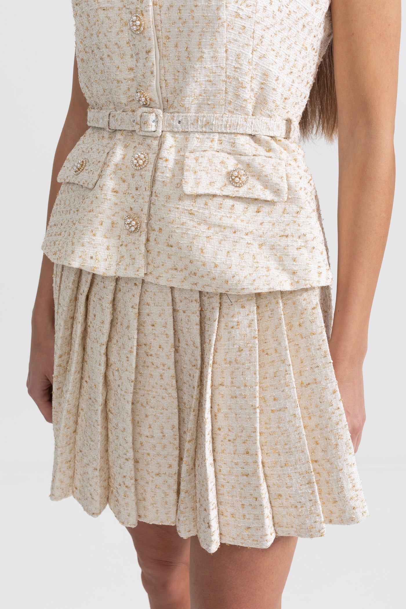 Vestido Mini Texturizado Sem Mangas Com Saia Plissada E Cinto - Ivoire