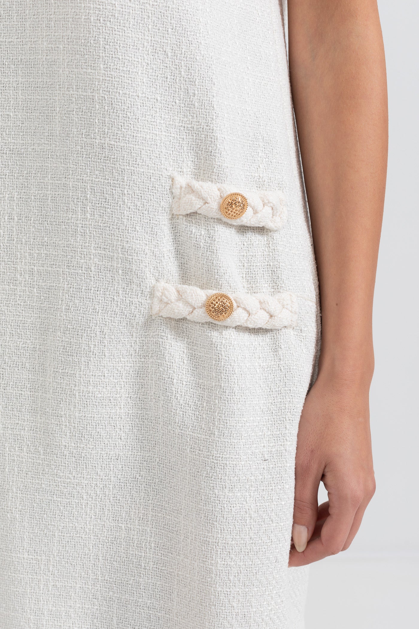 Vestido Texturizado de Manga Curta com Acentos Trançados - Ivoire