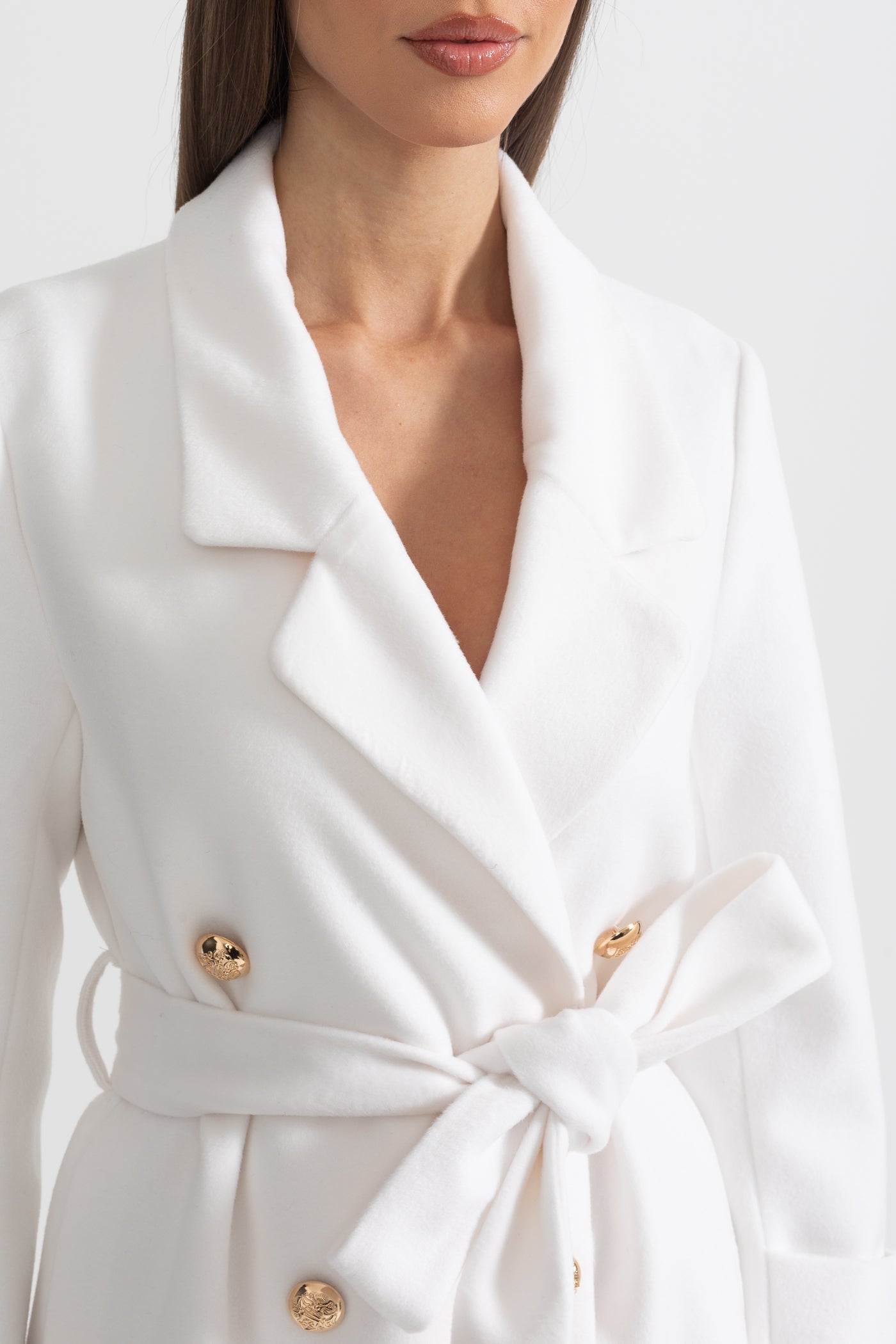 Casaco Longo Elegante com Design de Lapela Larga - Branco