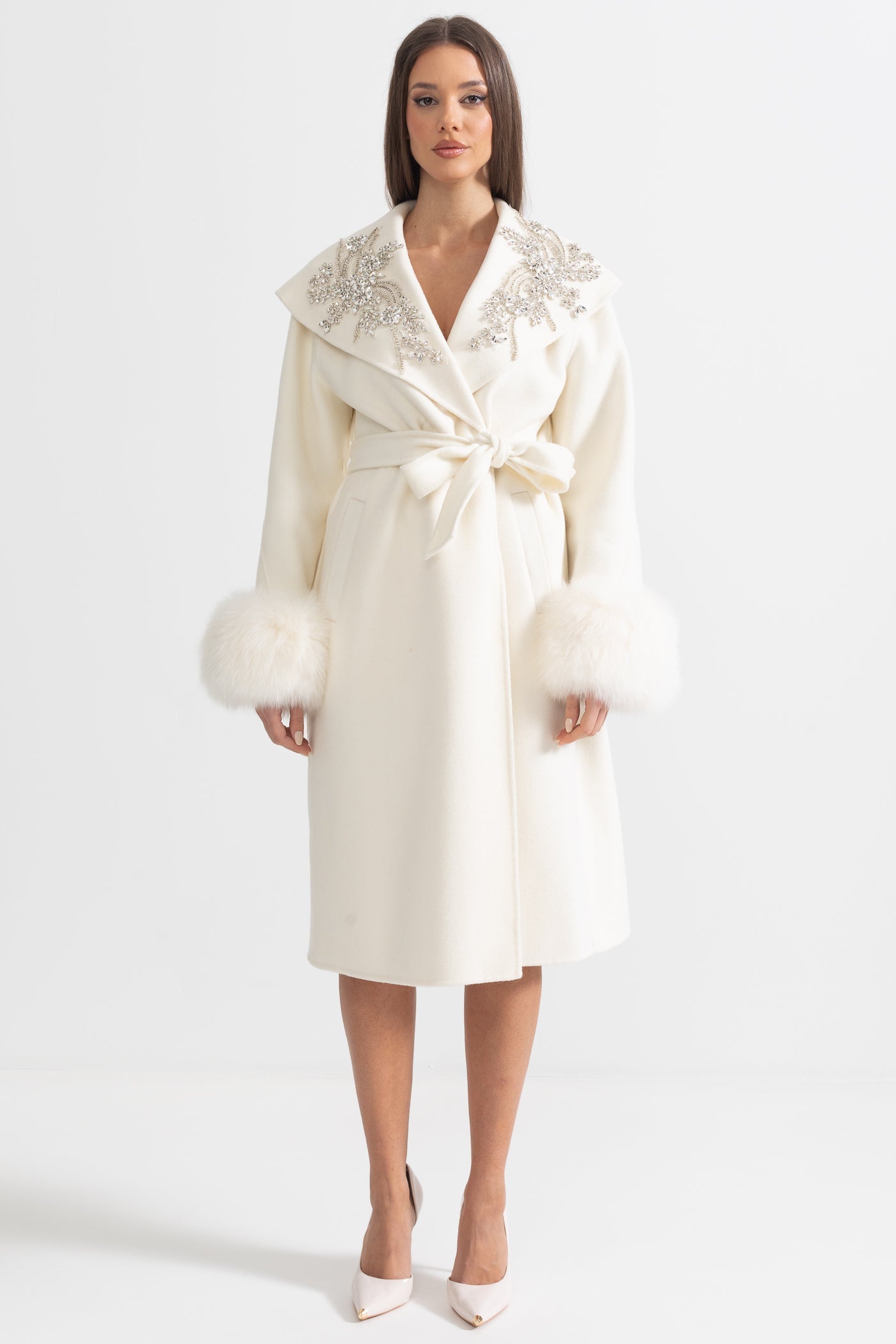 Sobretudo de Cashmere com Punhos de Pele de Raposa e Detalhes Florais em 3D - Ivoire